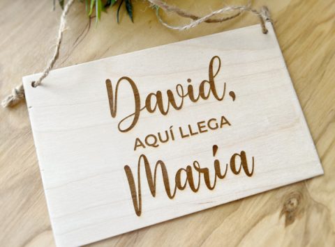 cartel papi aqui llega mami entrada novia altar ceremonia boda tio aqui llega la novia