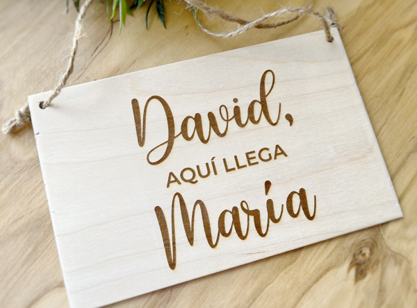 cartel papi aqui llega mami entrada novia altar ceremonia boda tio aqui llega la novia