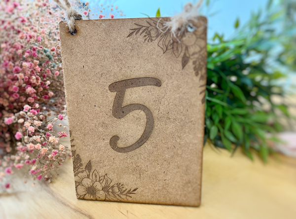 numeros de mesa de madera para colocar en una mesa de cualquier tipo de evento boda comunion bautizo