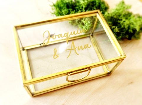 porta alianzas porta arras caja de cristal dorado elegante nombres novios regalo evento