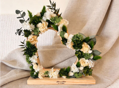 inicial corazon con flores preservadas personalizado regalo boda