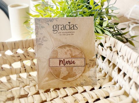 marcasitios bola de mundo personalizados en madera detalle boda