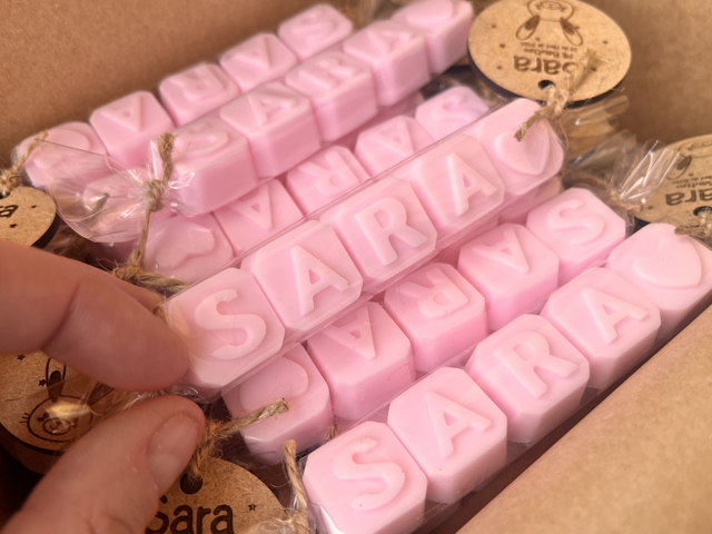 jabones personalizados nombre en rosa