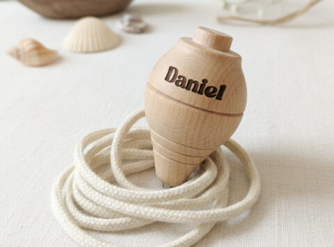 peonza de madera personalizada detalle comunion