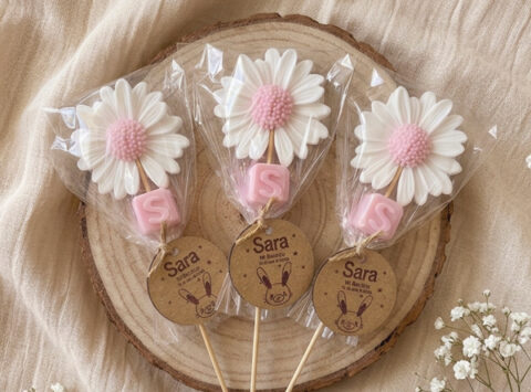 jabon personalizado nombre inicial flor margarita en colores detalles invitados bautizo comunion regalo