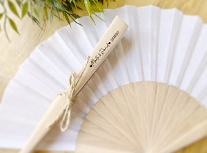 regalo-original-para-regalar-en-una-boda-abanico-personalizado.jpg